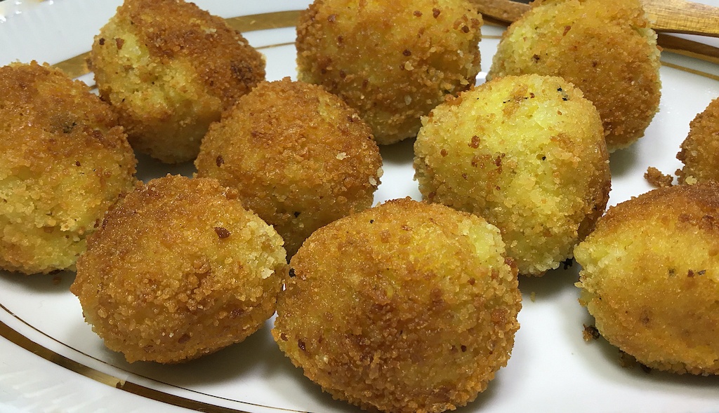 arancini - fried Italian rice balls on the serving plate